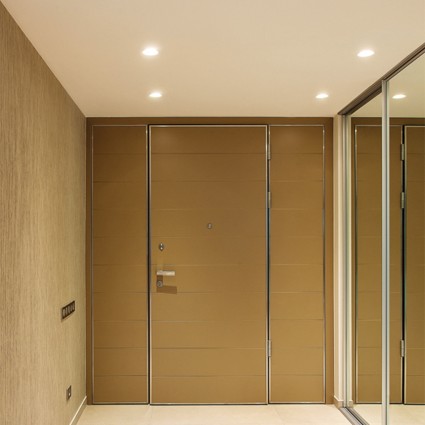 Πόρτα Golden Door με φάσες λάκας